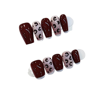 Stylisches Press-On Nagelkunst-Set Brehn