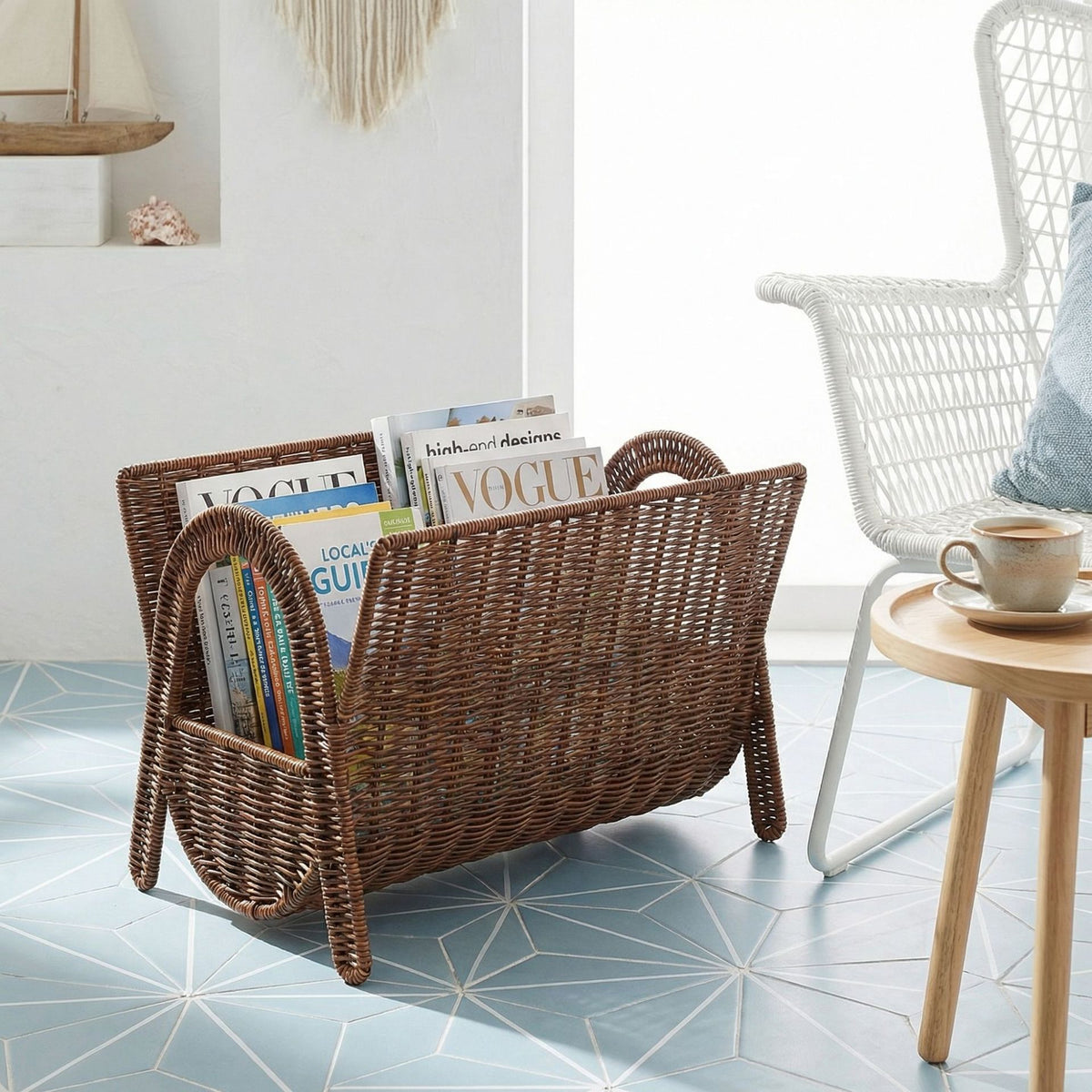 Stylischer Zeitschriftenhalter aus geflochtenem Material Brehn