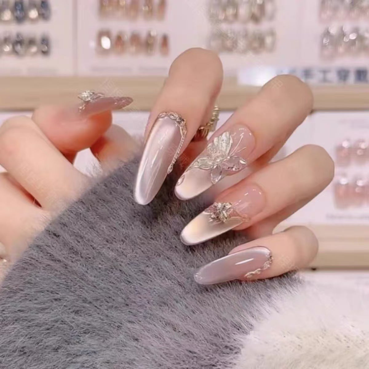 Elegantes dekoratives Press-On-Nagels Set Brehn