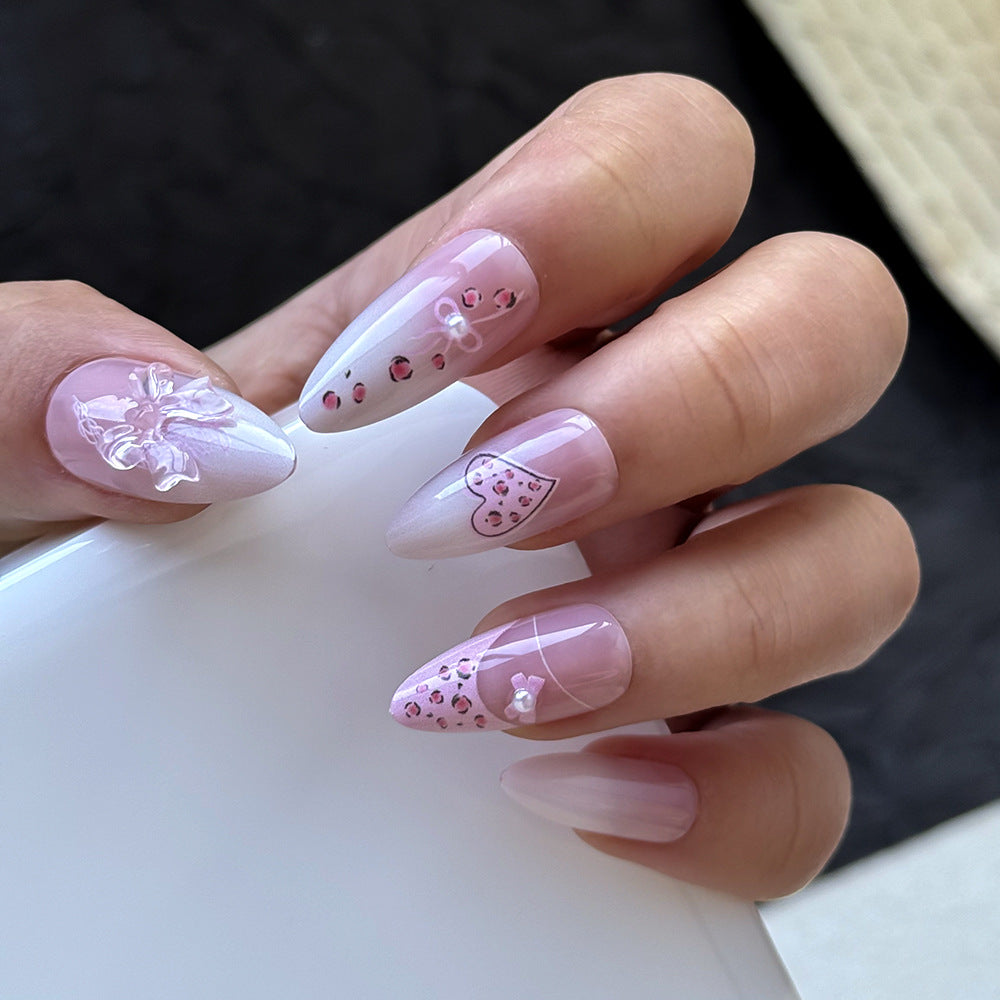 Künstlerisches Herz-verziertes Press-On Nagelset Brehn
