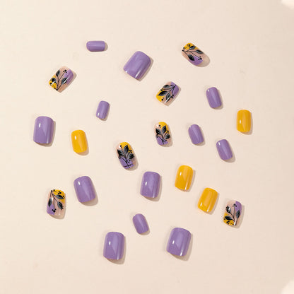 Künstlerisches Floral Nail Art Design Brehn