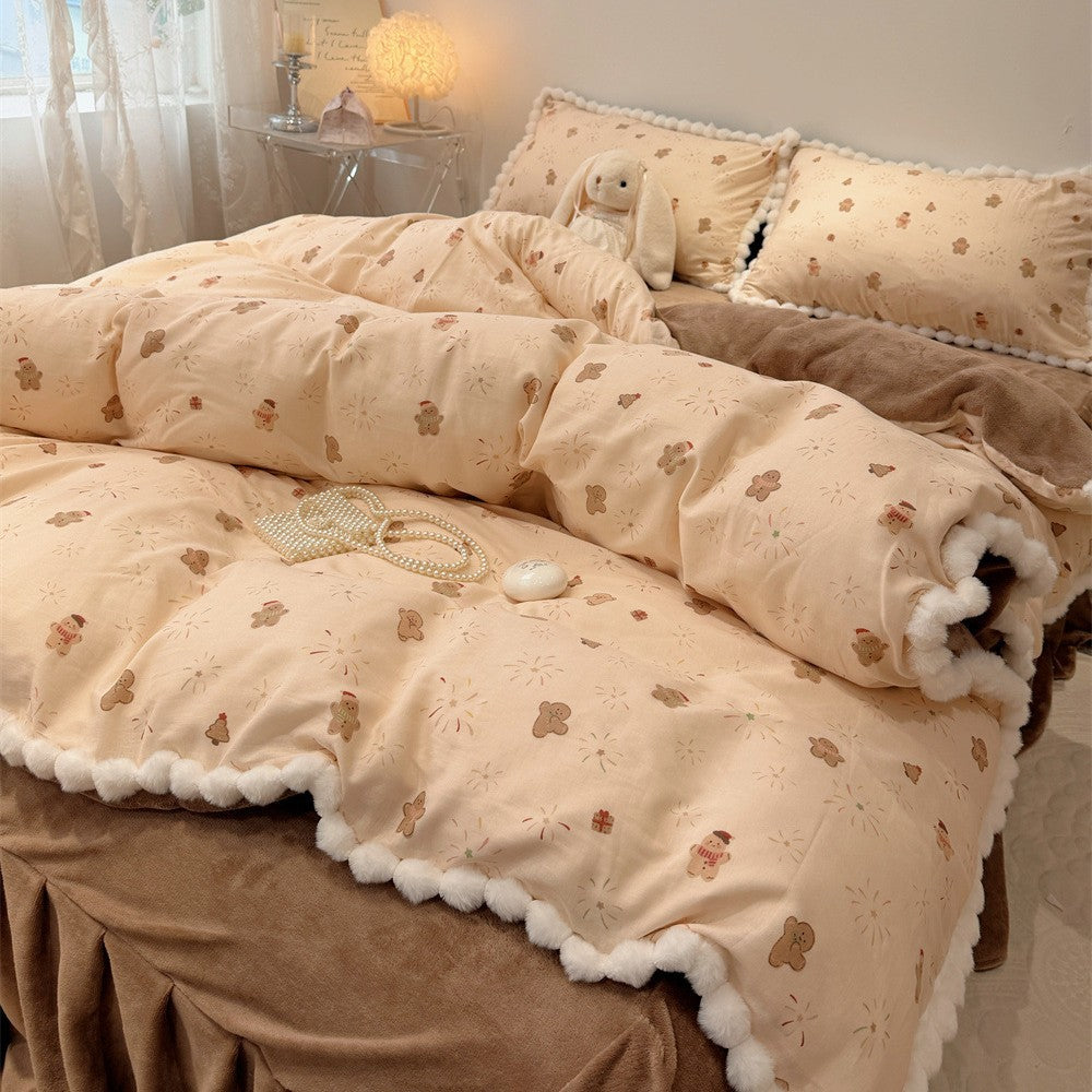 Niedliche Bettwäsche-Garnitur mit Teddyfleece-Wendefunktion und Bommelkante