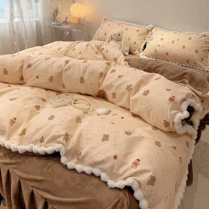 Niedliche Bettwäsche-Garnitur mit Teddyfleece-Wendefunktion und Bommelkante