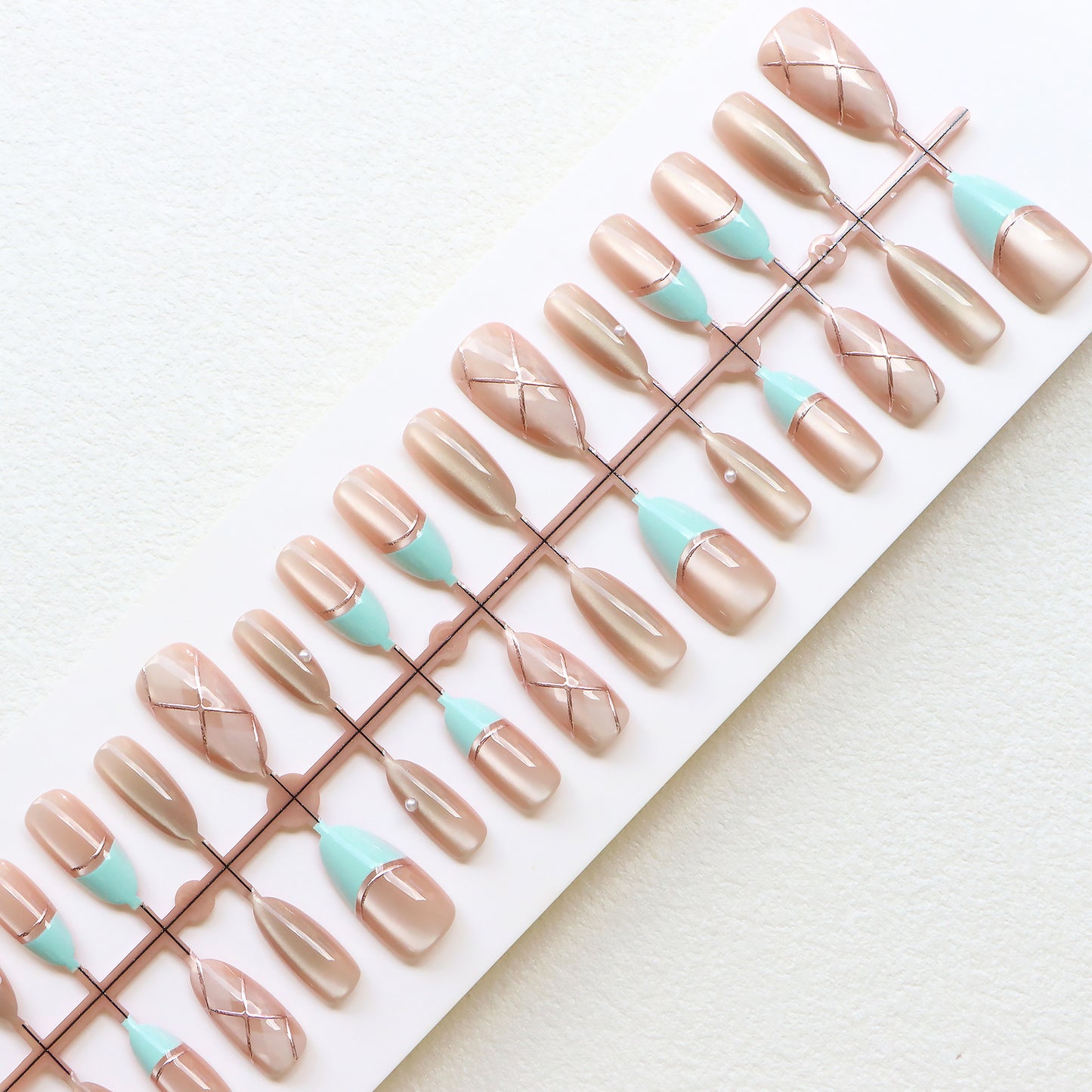 Elegantes Künstlerisches Press-On-Nagelset Brehn