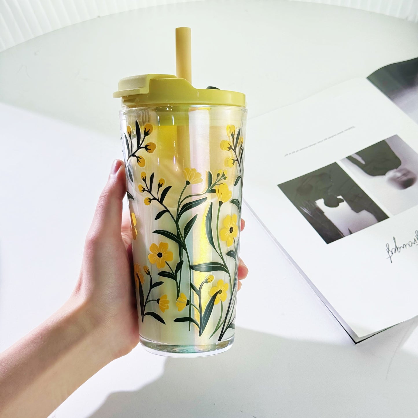 Damen Trinkbecher mit praktischer Silikonschutzhülle und dekorativen Blumenmotiven Brehn