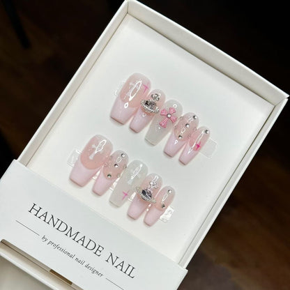 Dekorativer Press-On Nagelset mit eleganten Stickern und Juwelenelementen