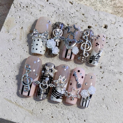 Themenbezogenes dekoratives Press-On-Nagelset