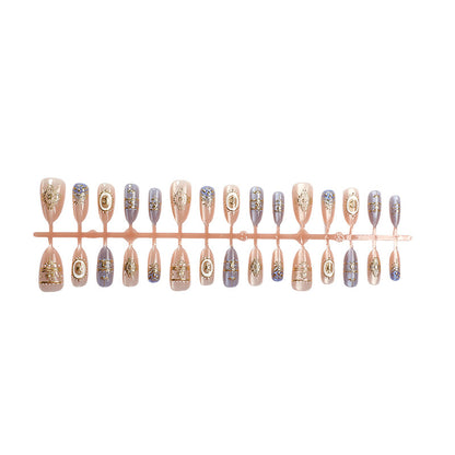 Dekoratives Press-On-Nagelset mit eleganten goldenen Akzenten