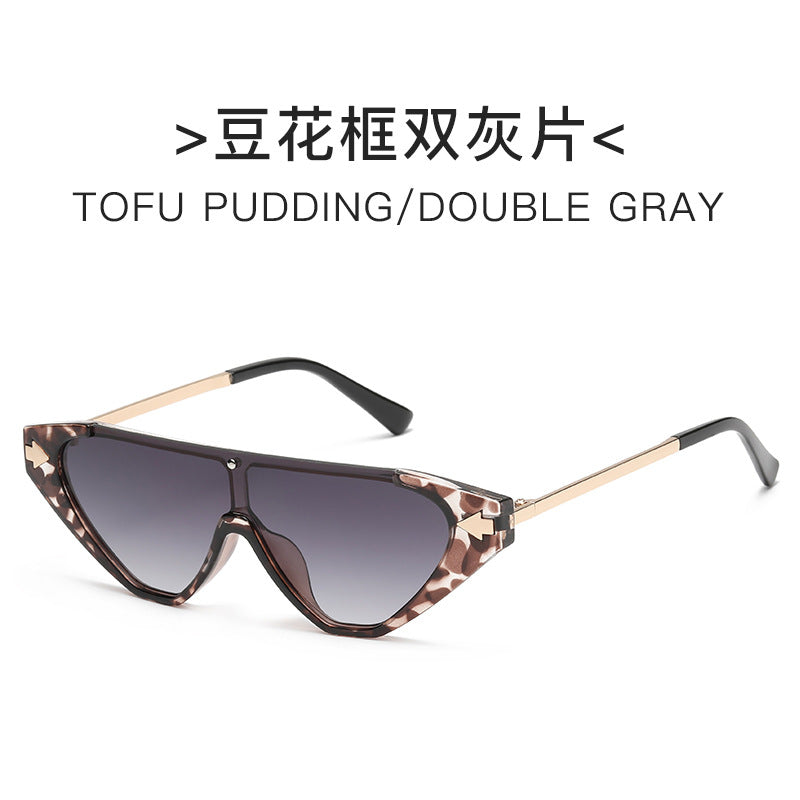 Damen futuristische Sonnenbrille mit markantem Design Brehn