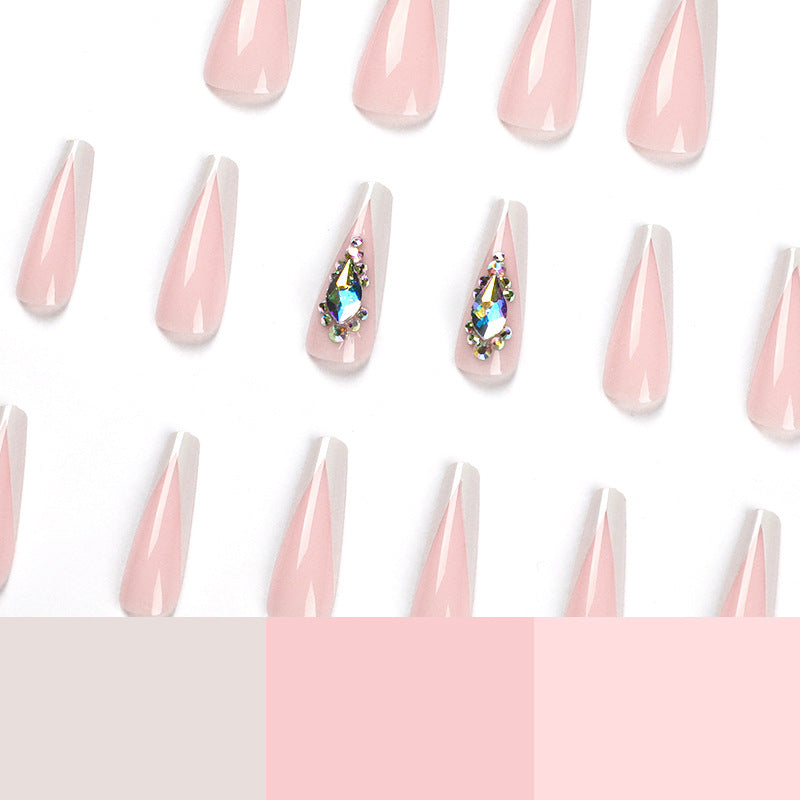 Kunstvolle Nagelverlängerungen mit eleganten Glitzerakzenten Brehn