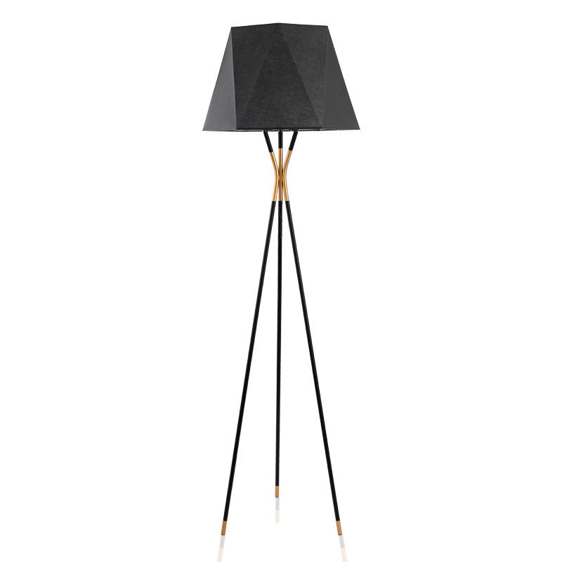 Moderne geometrische Stehlampe mit Dreibeinbasis