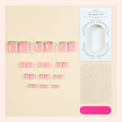 Kunstnagelset mit eleganten Blütenakzenten Brehn