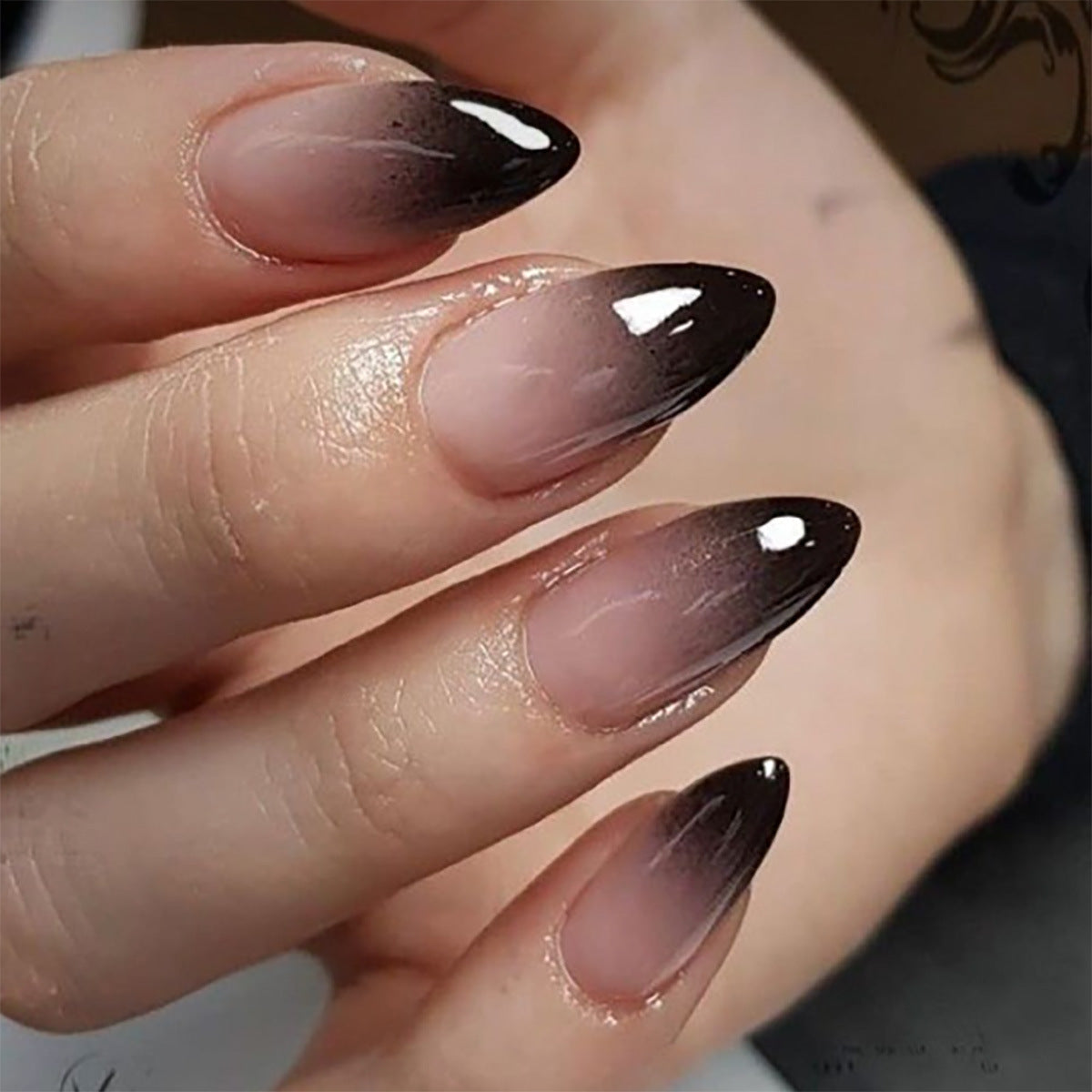 Elegante Kunstnägel mit Hochglanz-Finish und Ombre-Effekt Brehn