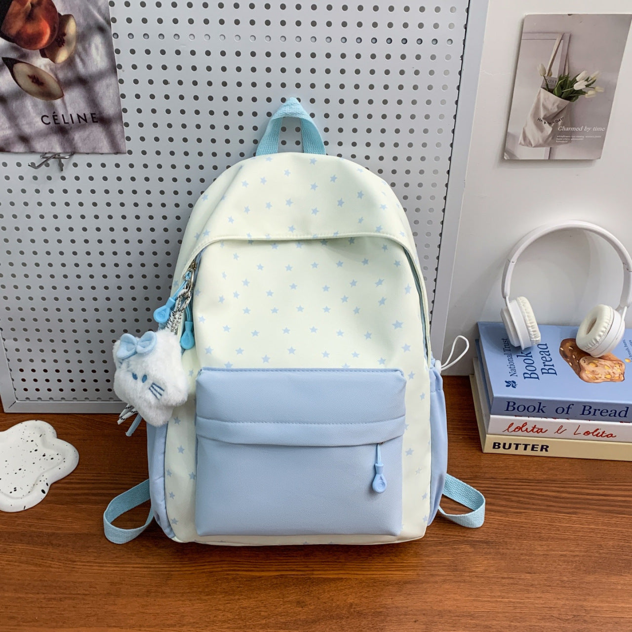 Alltagsrucksack mit Verspieltem Sternen-Design und Zusätzlicher Fronttasche Brehn