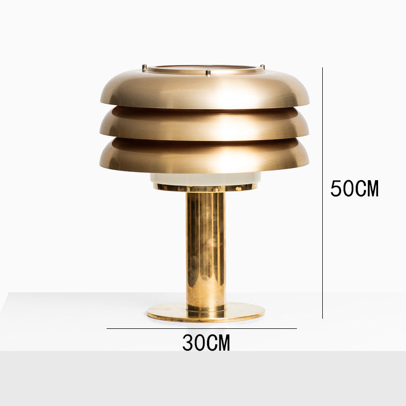 Moderne ästhetische Tischlampe mit schichtweisem Schirmdesign
