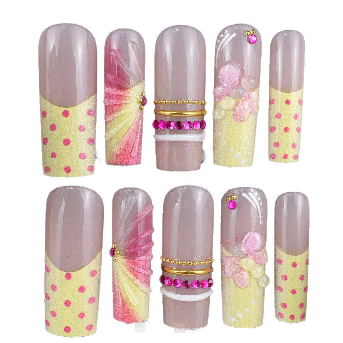 Kunstnagelset mit romantischen Blumen und verspielten Akzenten Brehn