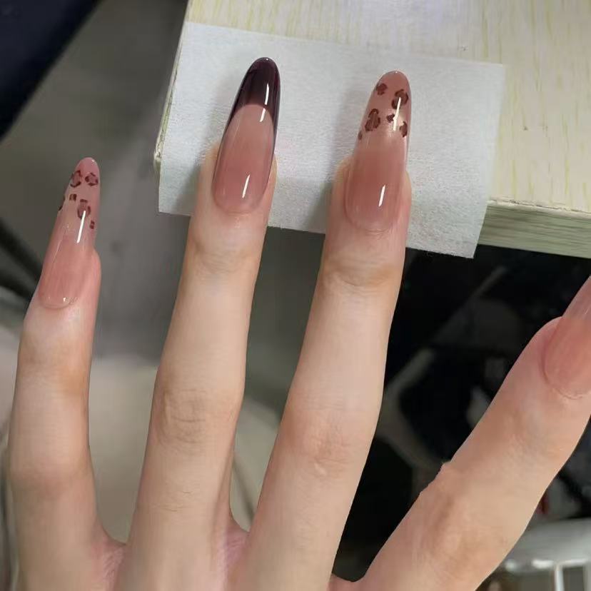 Künstlerische Ombre Nagelkunst Extensions