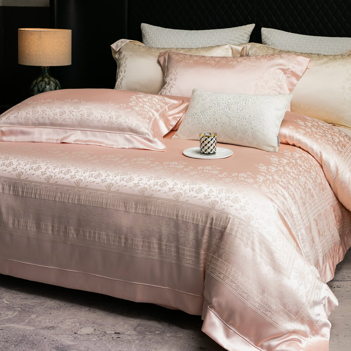 Seiden-Feel Jacquard Satin Bettbezug Set mit geprägt floralem Rand