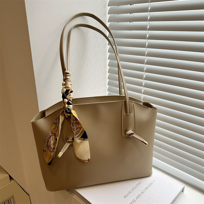 Elegante Schal-Akzent-Handtasche