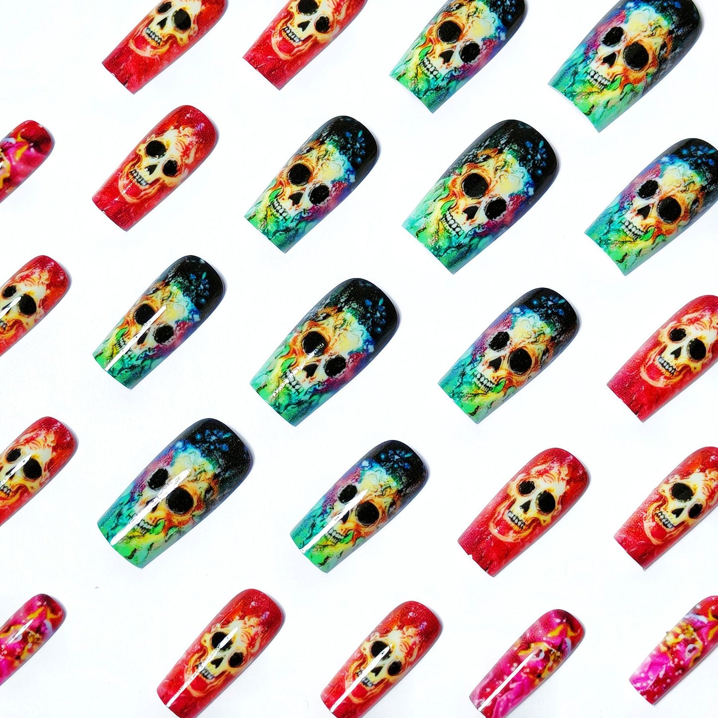 Kunstnägel mit Kreativem Totenkopf-Design Brehn