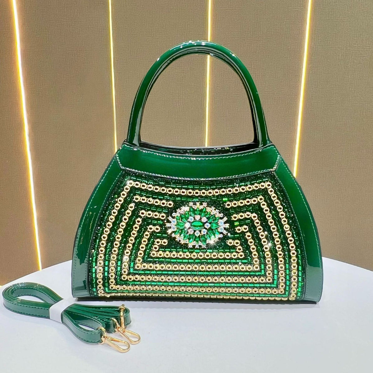 Verzierte gepolsterte Abendhandtasche