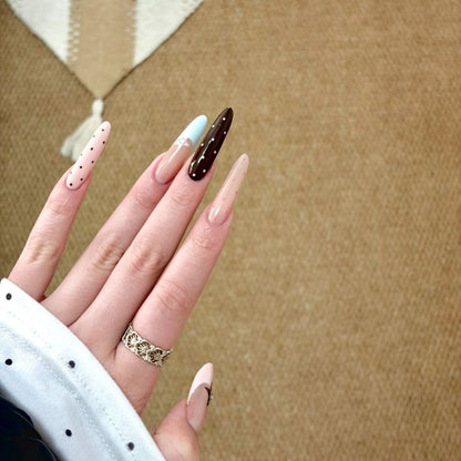 Künstlerische Nagelverlängerungs-Tips