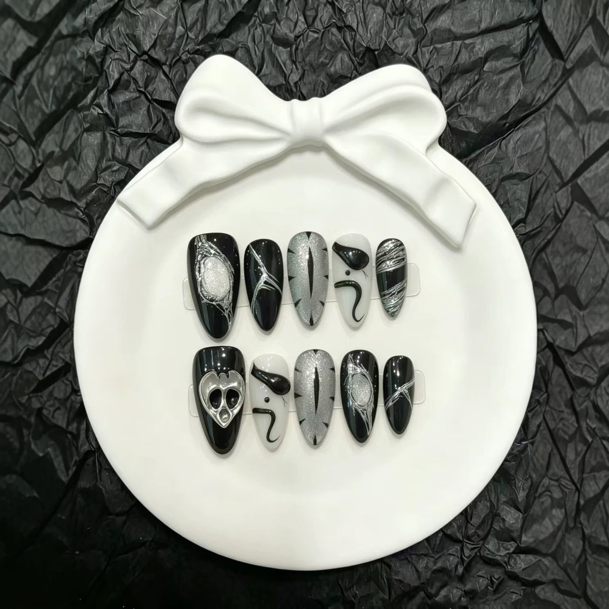 Künstlerisches Statement Press-On Nagelset