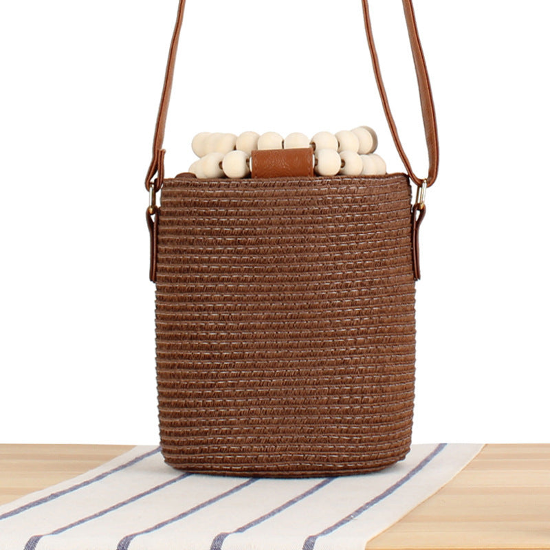 Handtasche Aus Hochwertigem Geflochtenem Naturmaterial mit Innovativem Verschluss Brehn