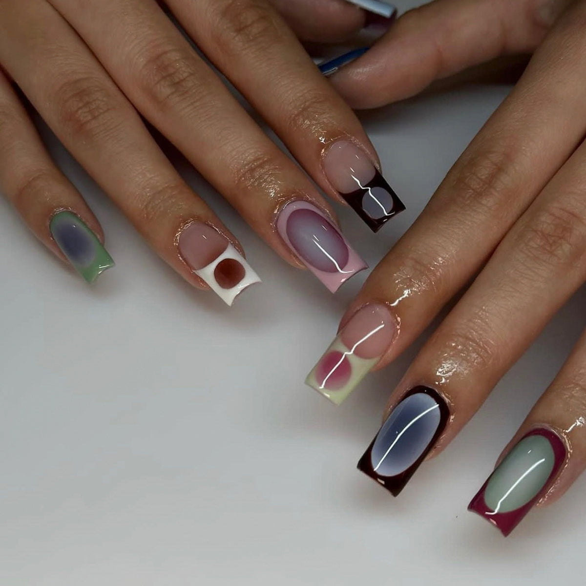 Kunstvolle Nagelkunst mit geometrischen Designs Brehn