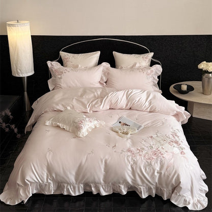 Luxuriöse Satin-Bettwäschegarnitur mit floraler Stickerei, Rüschenrand und seidig-mattem Finish Brehn