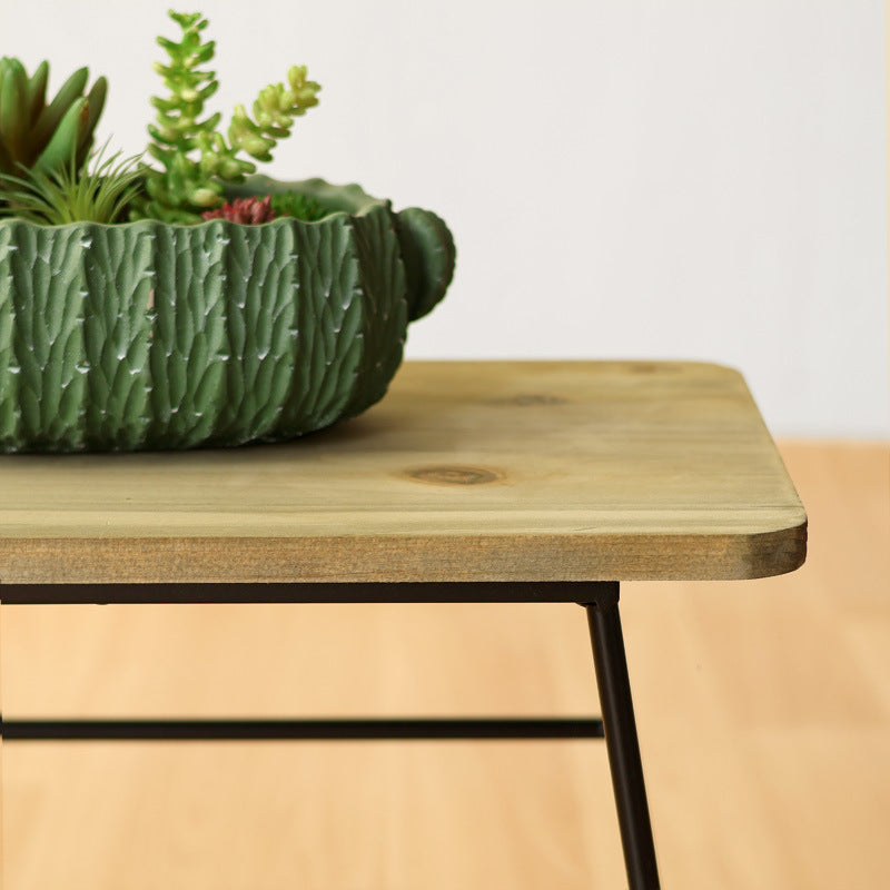 Moderner Holz-Hocker mit Metallgestell Brehn