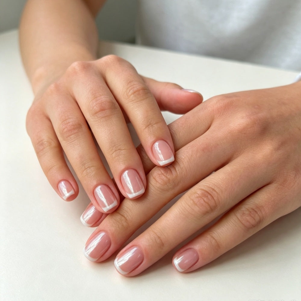 Hochwertige Kunstnägel mit Elegantem French-Tip Design Brehn