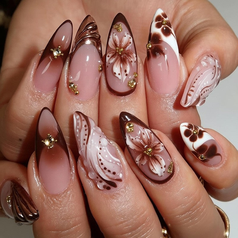 Kunstvolle Nagelspitzen mit Herbstmotiven Brehn