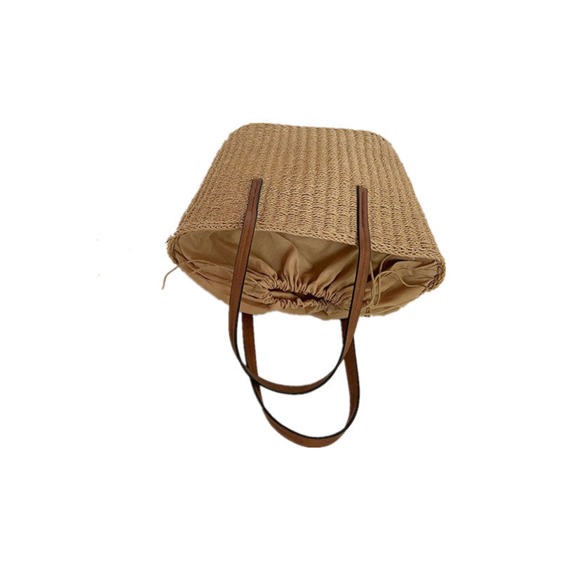 Geräumige Basttasche mit Nachhaltigen Ledergriffen Brehn