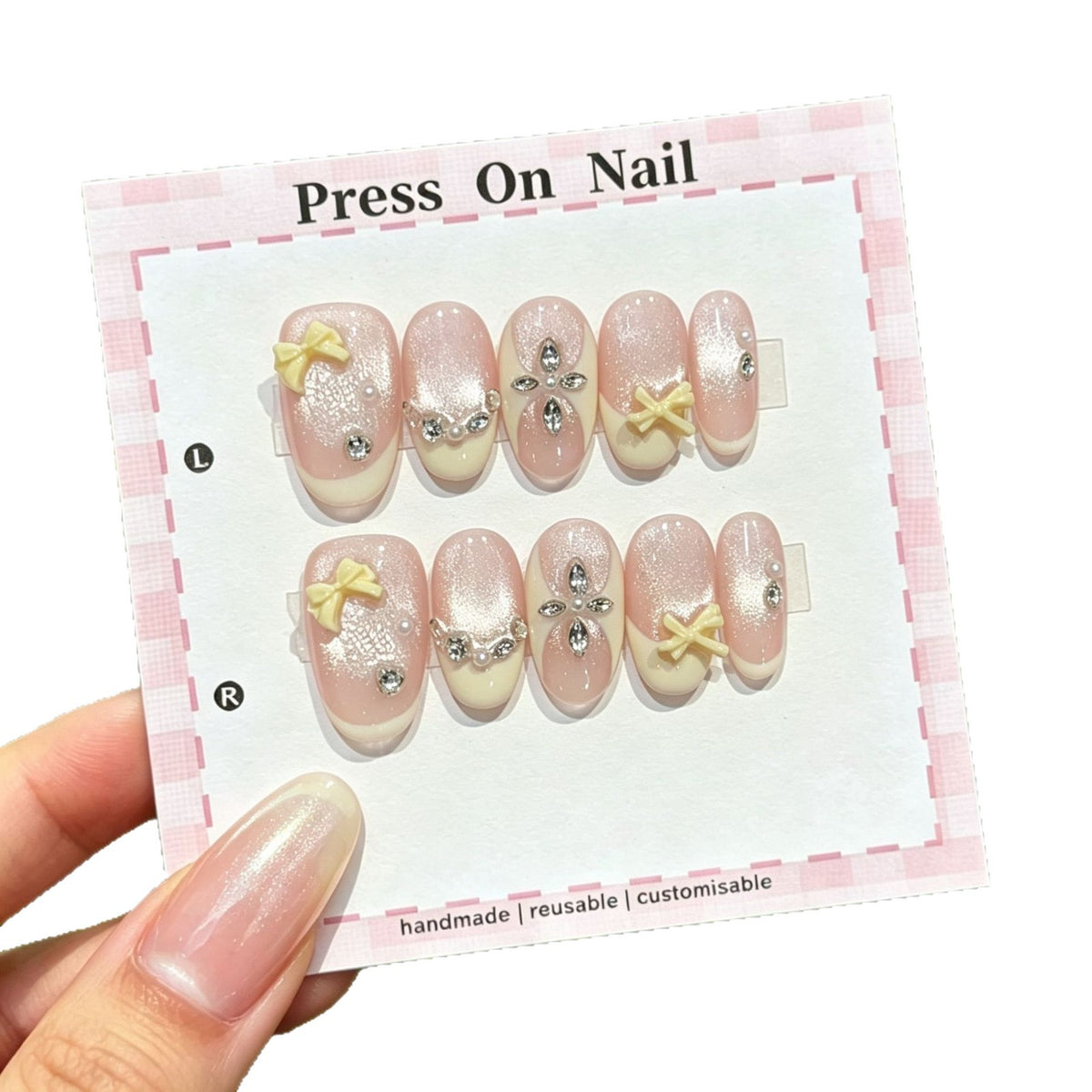 Dekoratives Press-On Nagelkunst Set mit einzigartigen Edelsteindetails