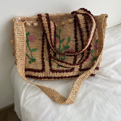 Geflochtene Umhängetasche mit Floralem Motiv Brehn