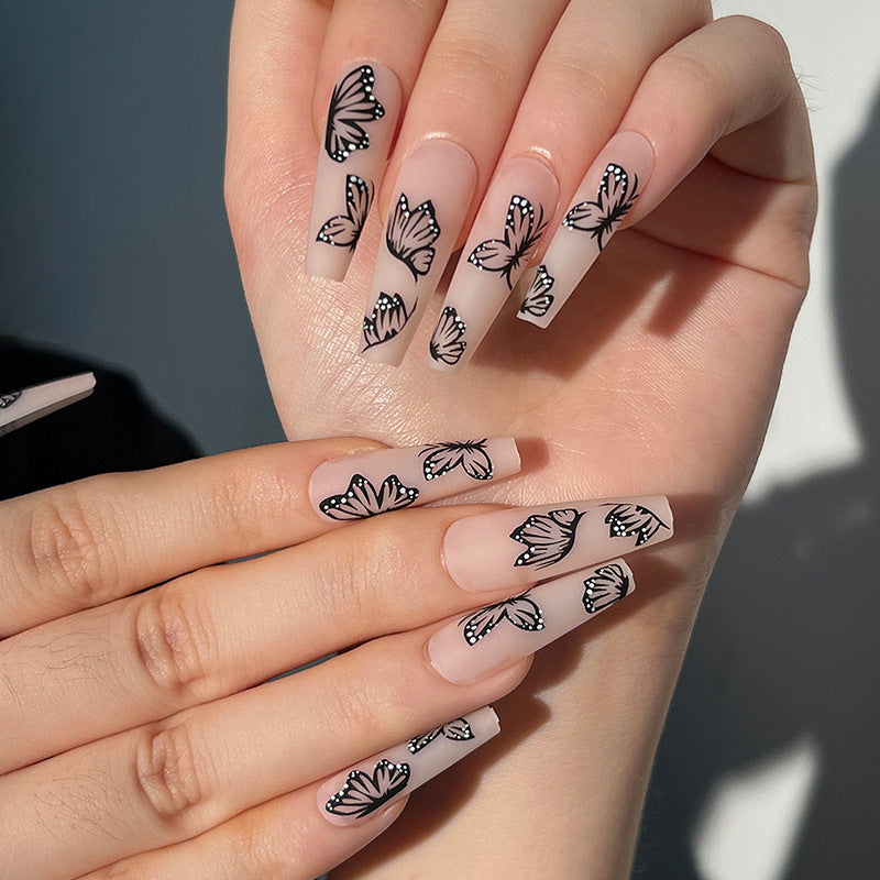 Kunstvolle Nagelverlängerungen mit Schmetterlingsdesign Brehn
