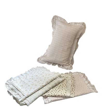 Gestepptes Rüschendes Floral Baumwollbettüberwurf-Set mit Spitzenbesatz Kissenbezügen
