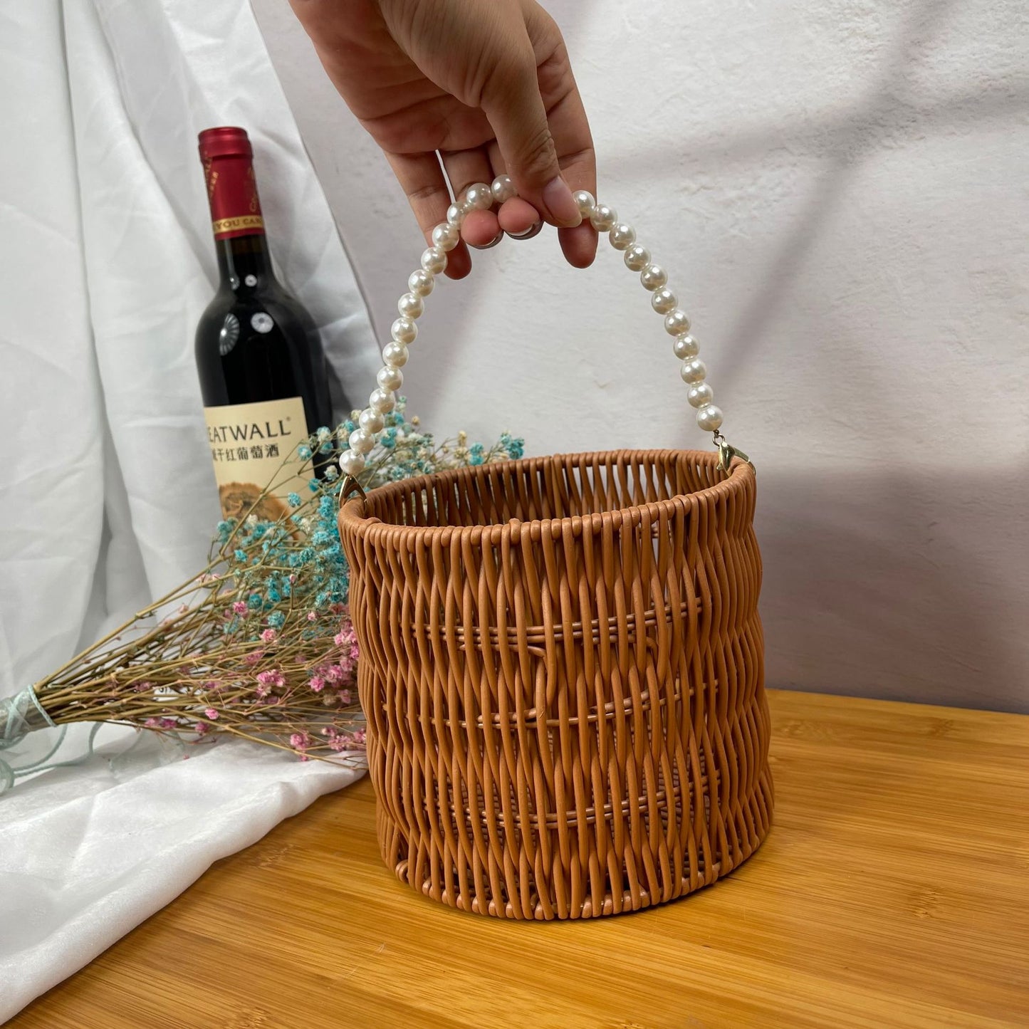 Damen modischer Rattan-Behälter mit Perlenhenkel Brehn