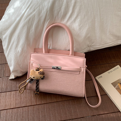 Elegante gewebte Handtasche mit abnehmbarem Schulterriemen