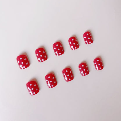 Kunstnagelset mit stilvollen Punkten und Hochglanzfinish Brehn