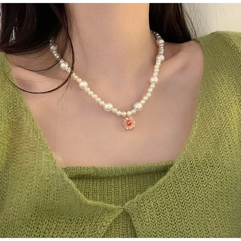 Elegante Perlenblumen-Anhänger-Halskette Brehn