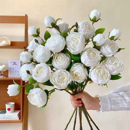 Eleganter künstlicher Rosenstrauß