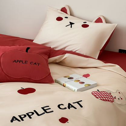 Kinder-Bettwäsche-Set mit Apfel-Katzen-Applikationen und gesteppter Dekokissenhülle Brehn