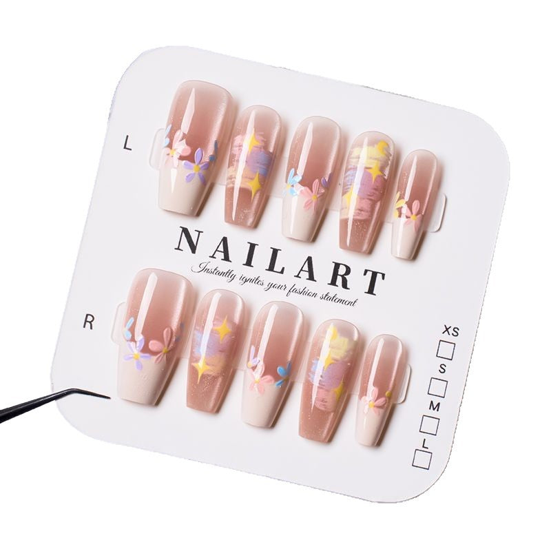 Blumeninspiriertes Press-On Nagelkunst Brehn
