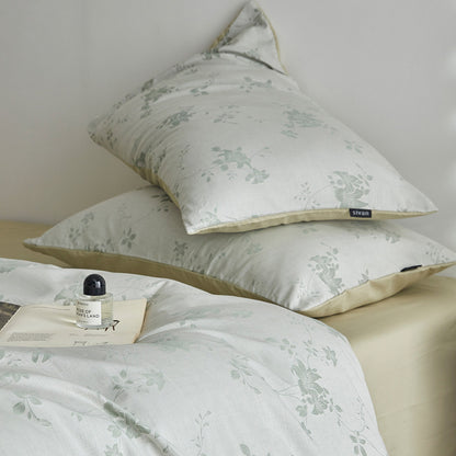 Elegante Bettwäschegarnitur aus Baumwoll-Lyocell-Mix mit feinem Blumenjacquard und verdecktem Hotelverschluss