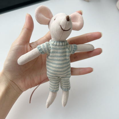 Handgefertigter Organic Cotton Langbein Bunny Plüsch mit besticktem Overall