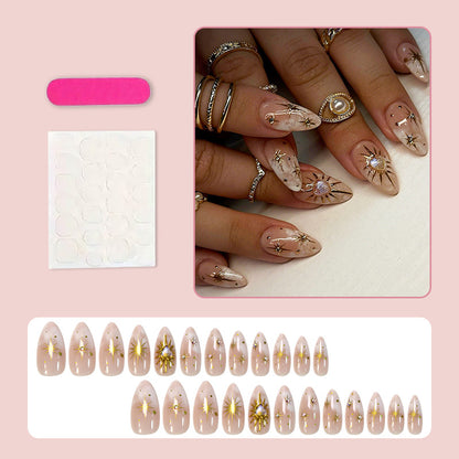 Kunstnagelset mit filigranen Blumen- und Glitzerakzenten Brehn