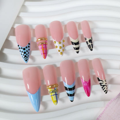 Kunstnagelset mit trendigen geometrischen und modernen Designs Brehn