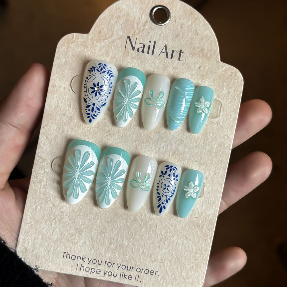 Elegantes Floral-Design Press-On Nagelset Brehn